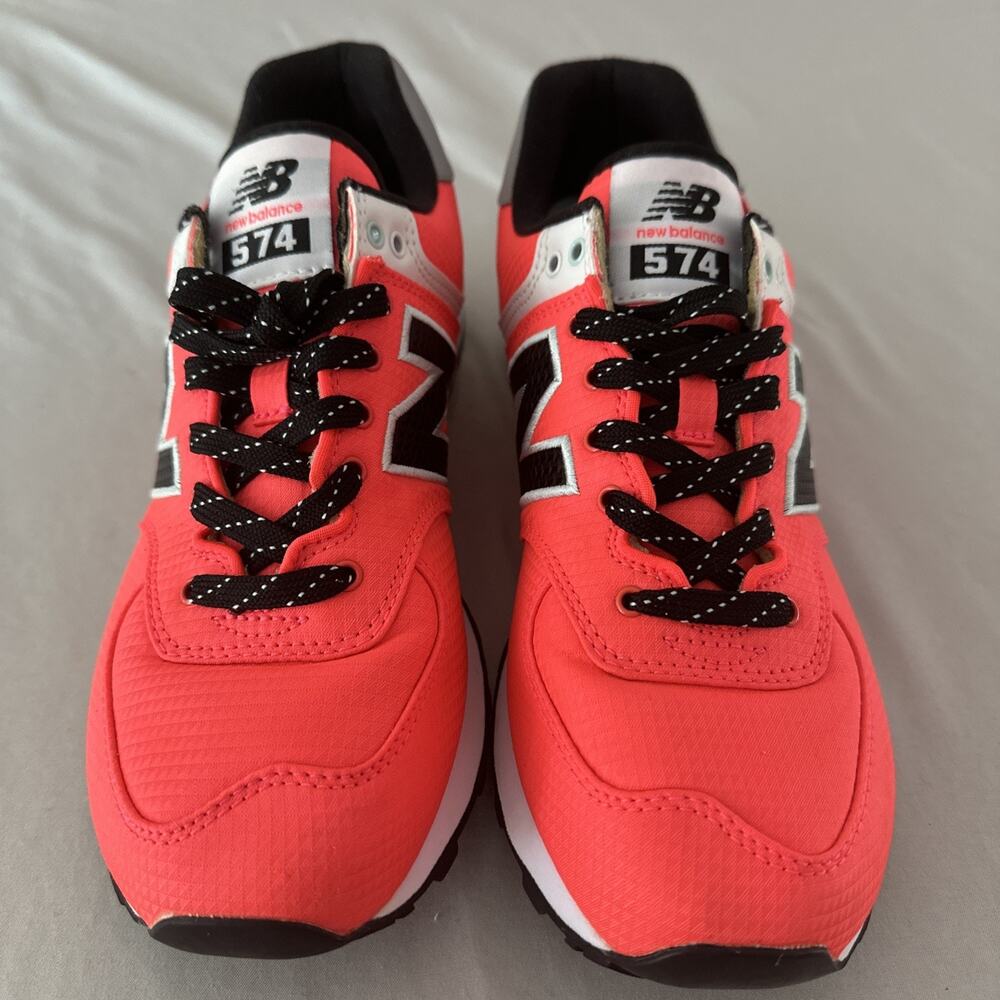 New Balance 574 Classic Women's Size 9 (Medium) Running Shoes Coral/Black - Picture 2 of 8